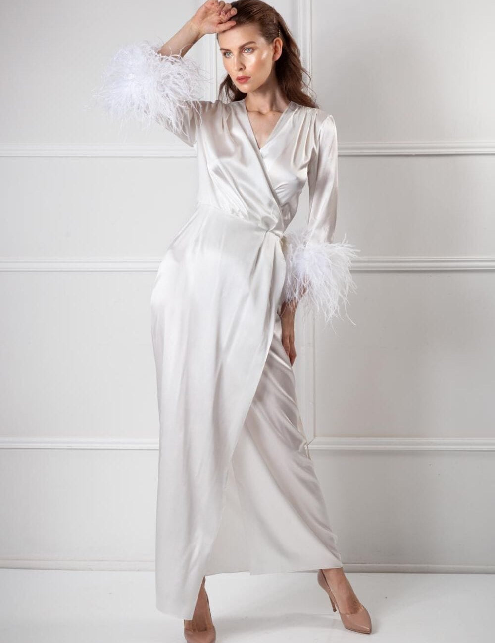 Glimmering Secret Robe Ivory Amoralle
