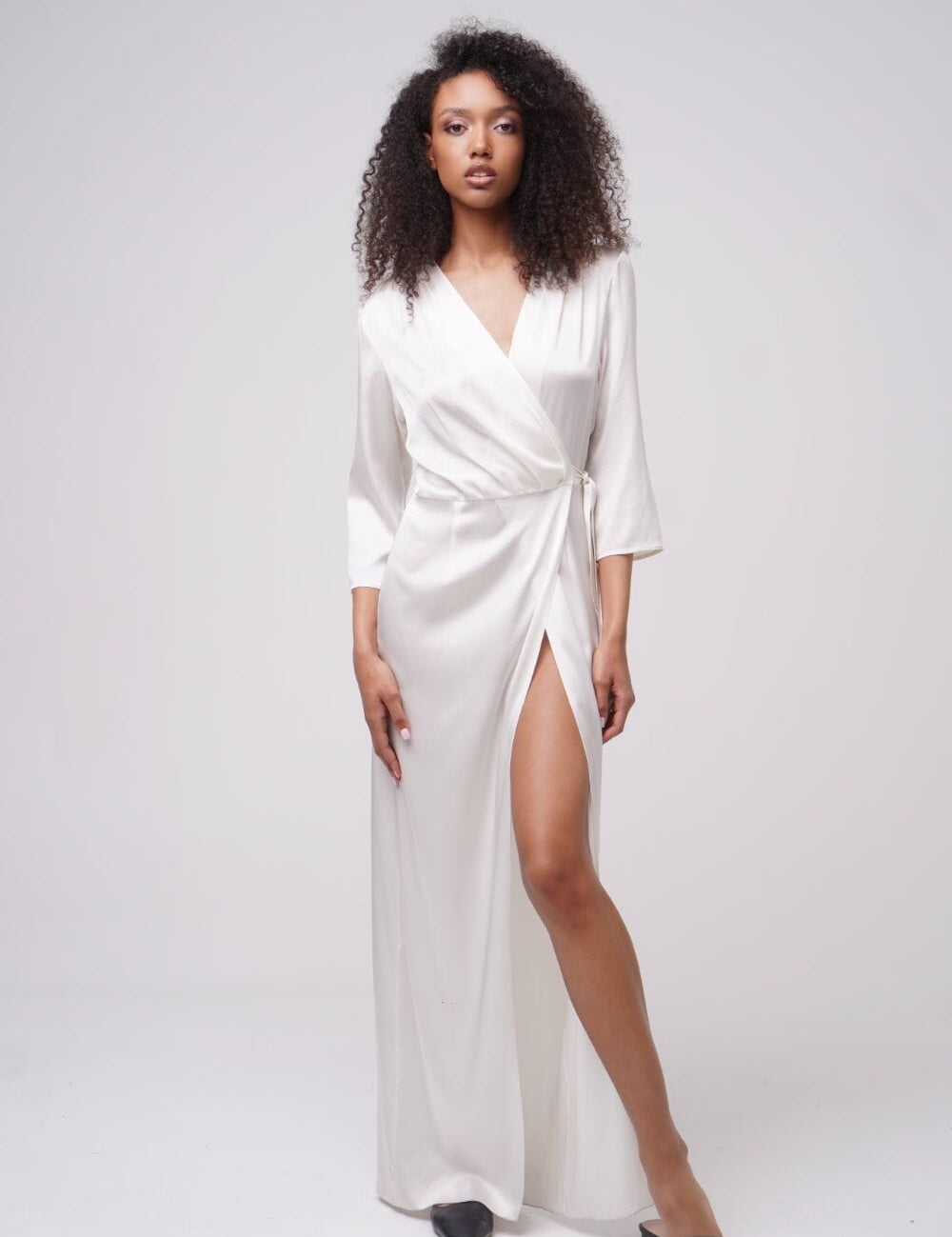 Ivory Let Your Love Silk Robe Amoralle