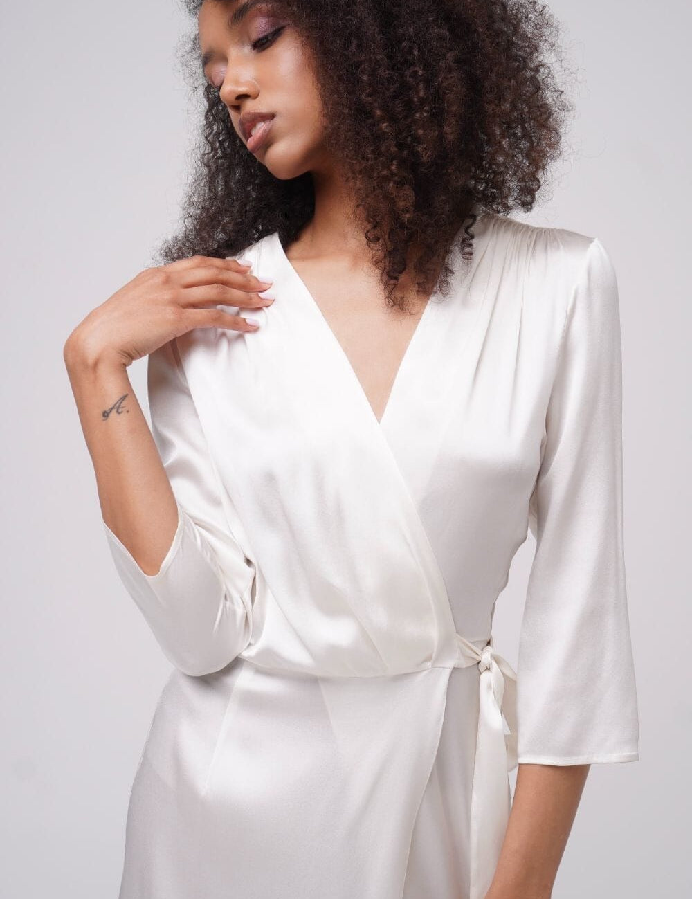 Ivory Let Your Love Silk Robe Amoralle