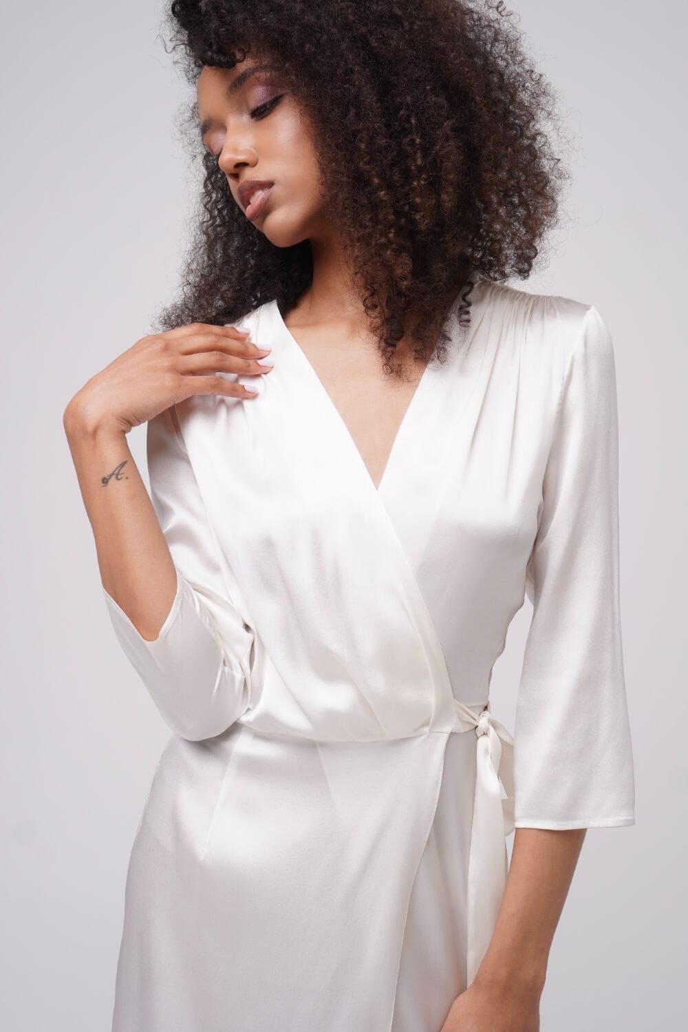 Ivory Let Your Love Silk Robe Amoralle