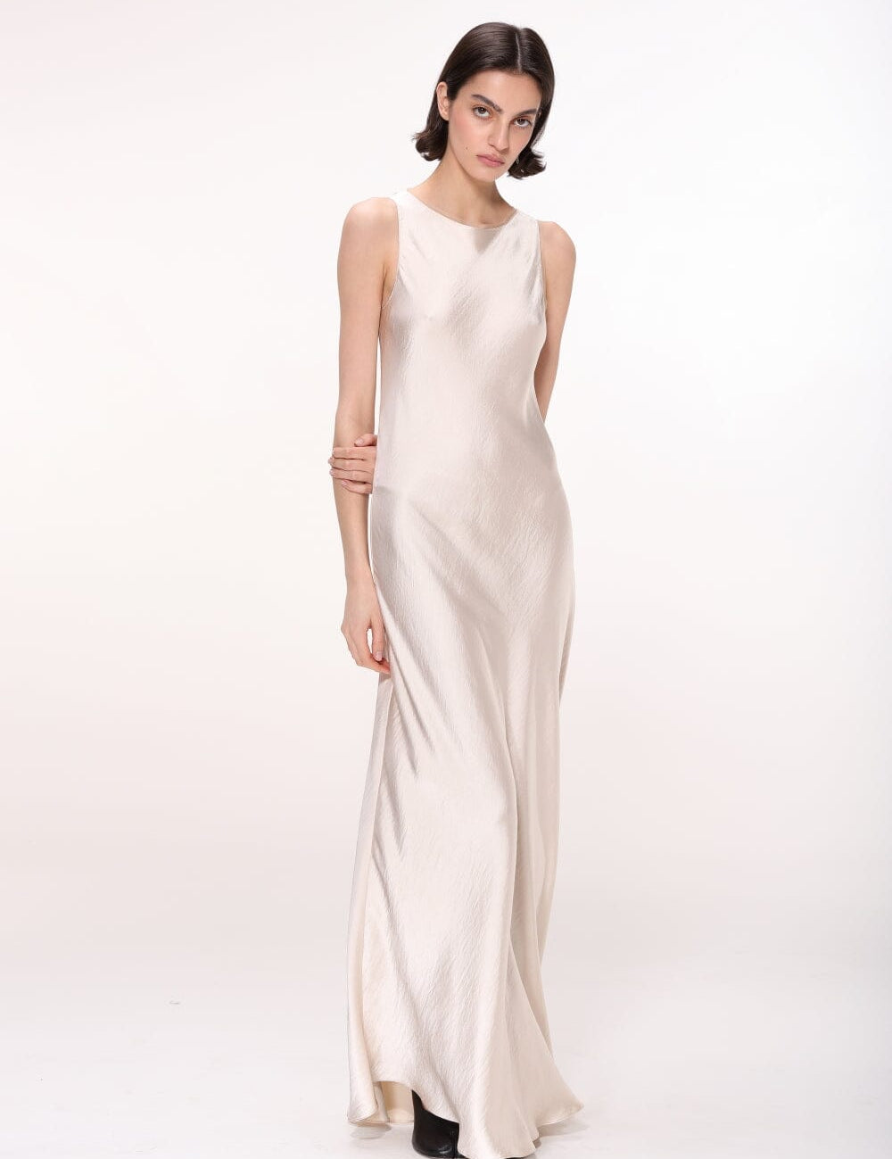 Minimal & Elegant Dress Product Amoralle