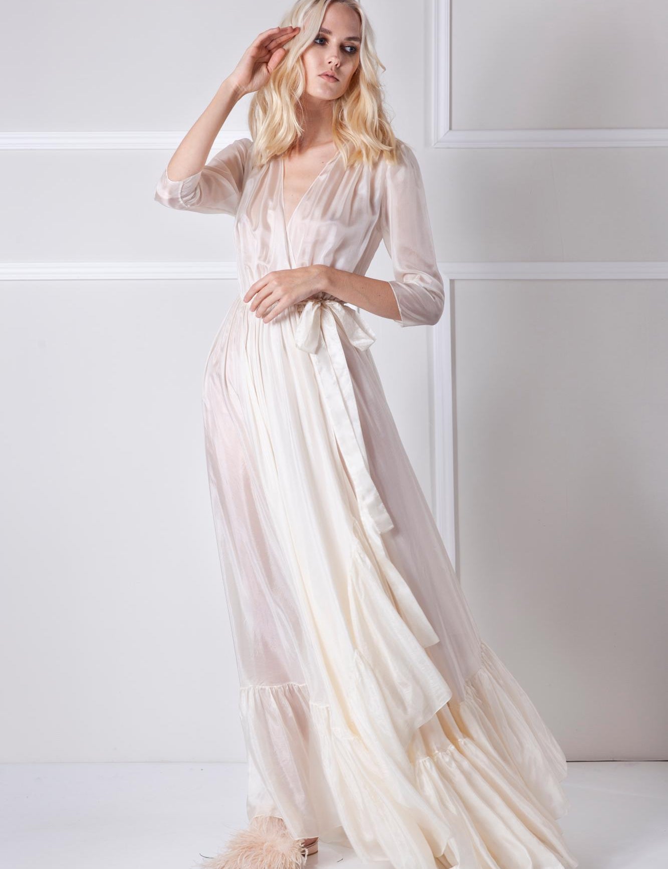 Into the mystic gown Amoralle