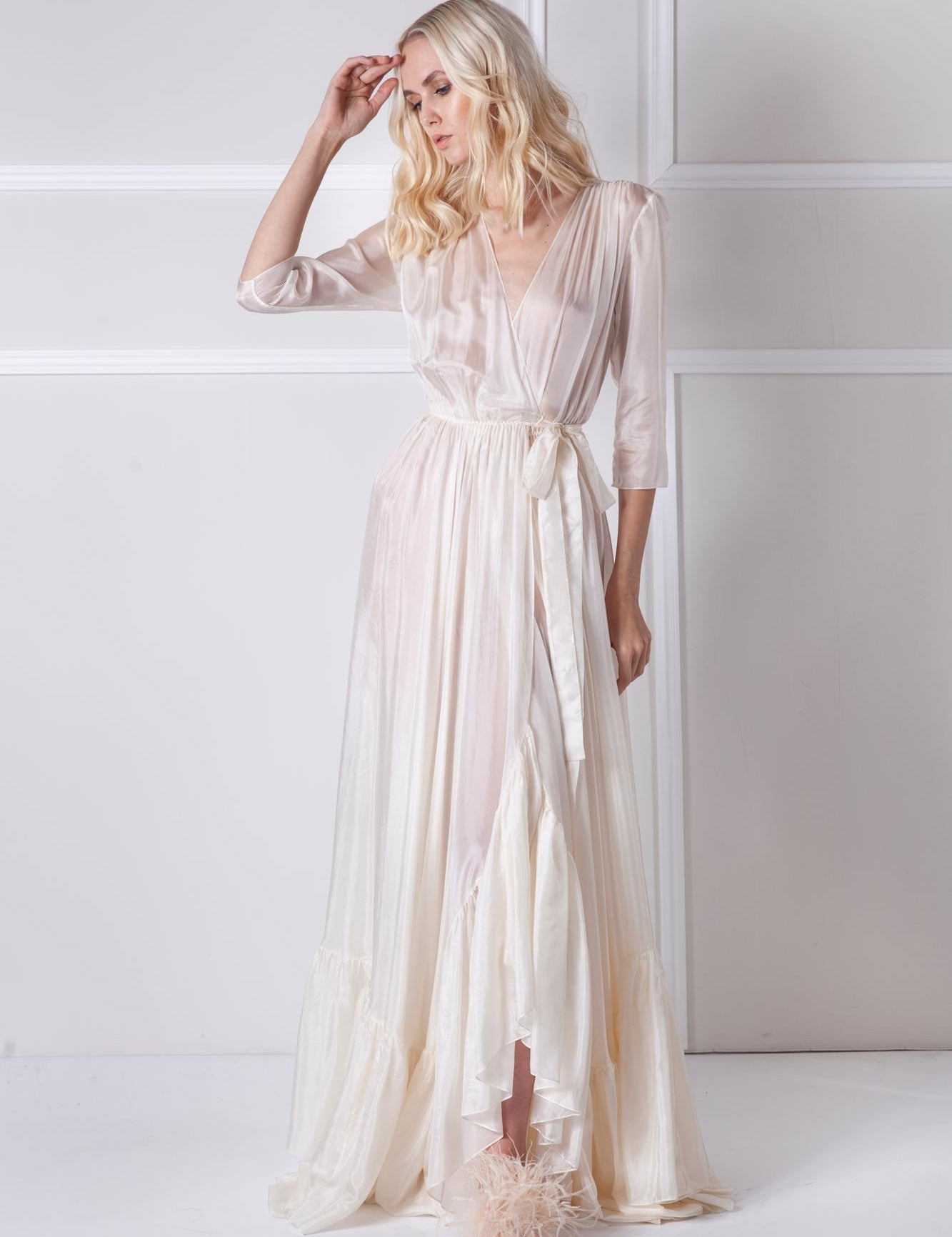 Into the mystic gown Amoralle