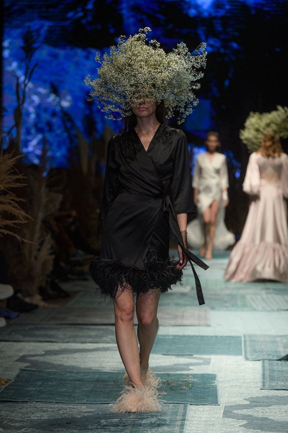  Feathered Kiss Robe Black Amoralle