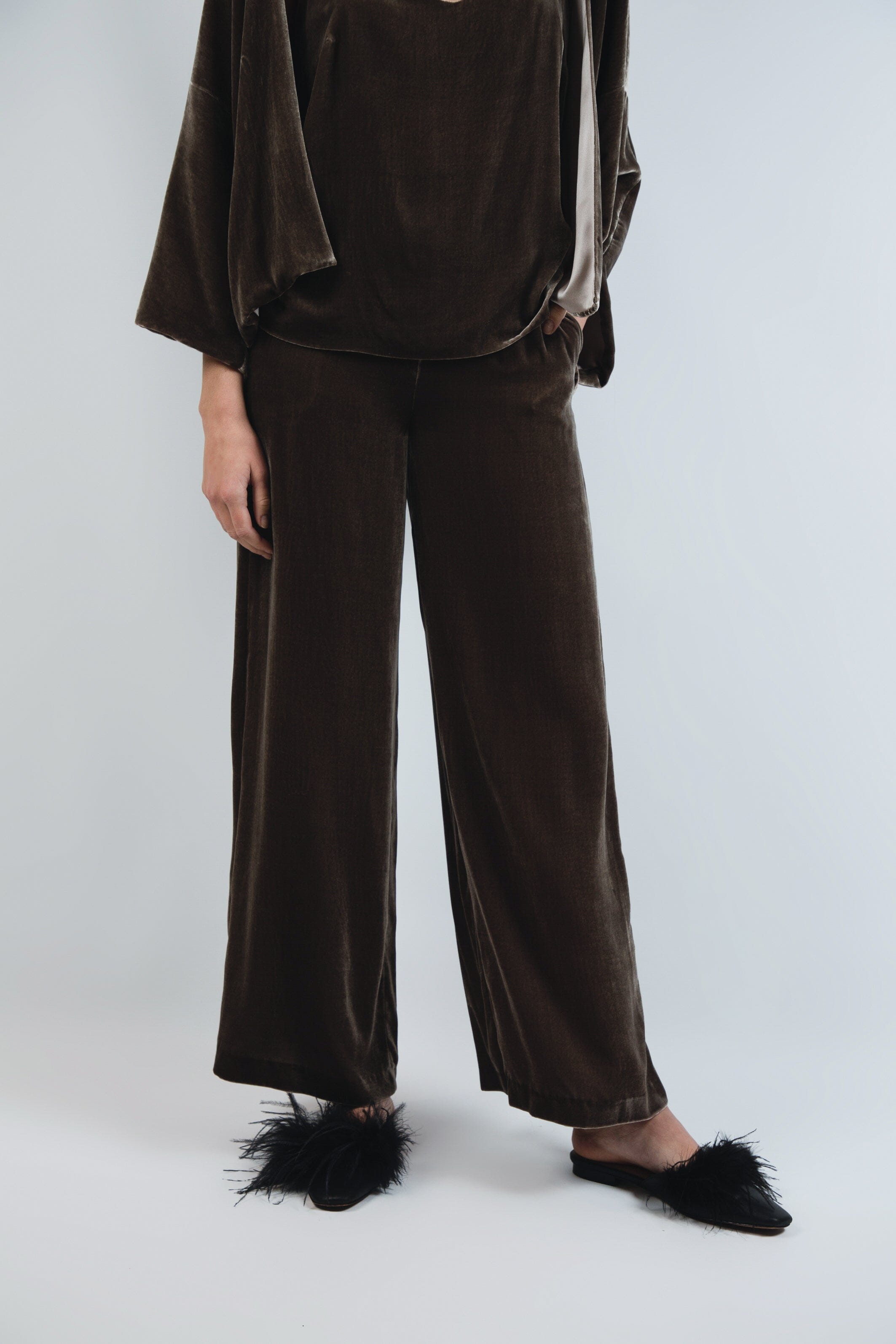  Silk Velvet Smile Maxi Set Mocha Product Amoralle