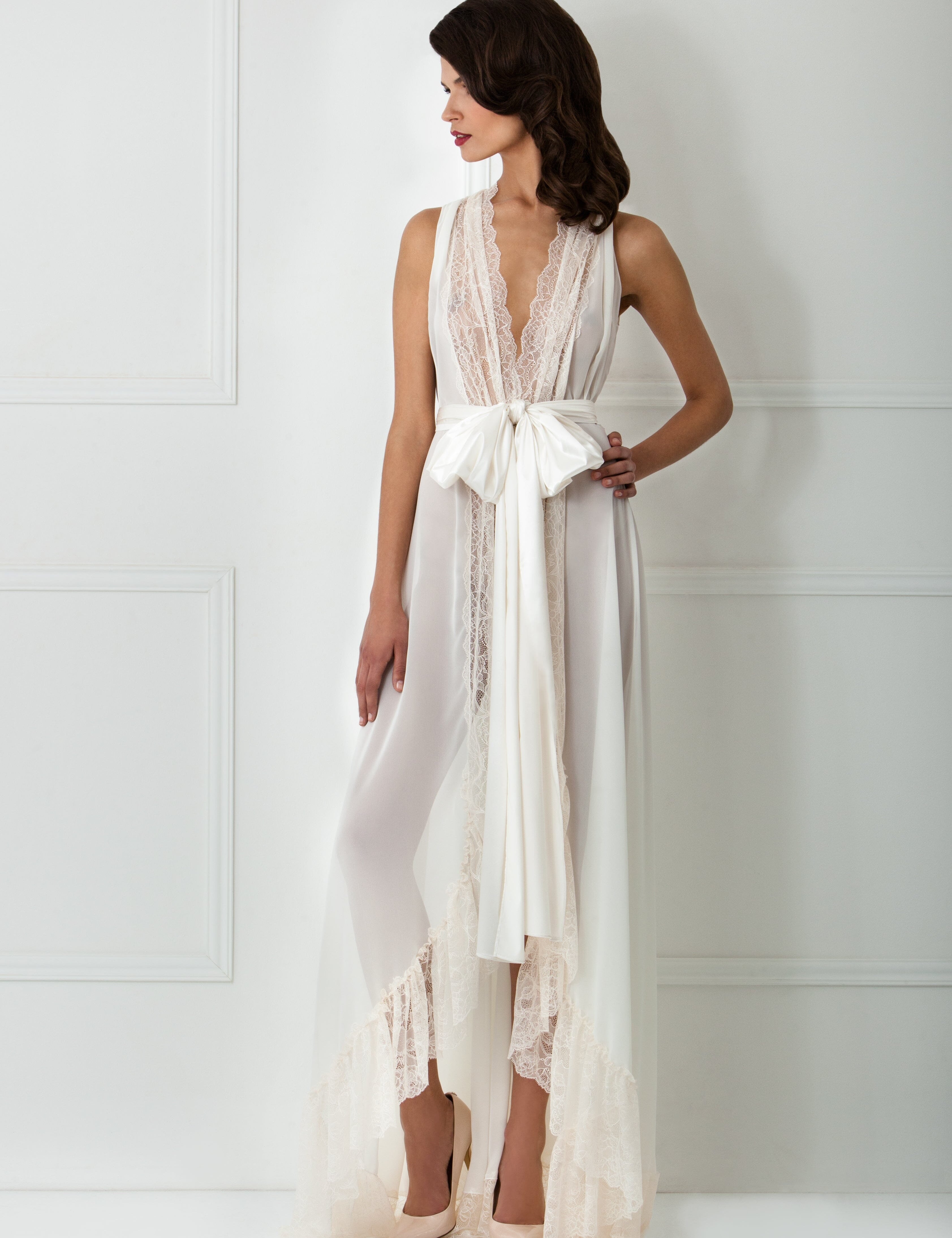  White Royal Tulip Robe Product Amoralle