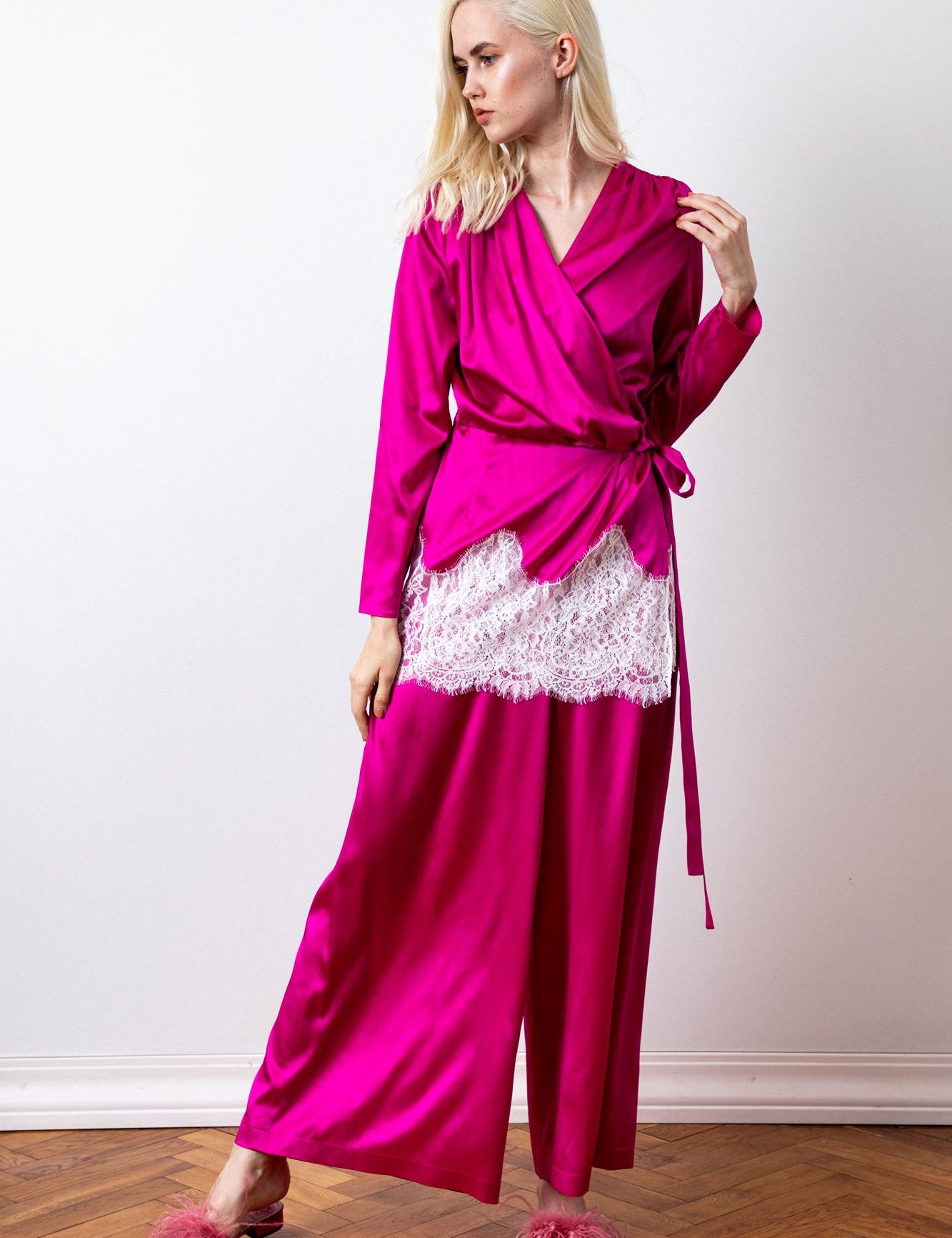  Benevolent Queen Silk Set Amoralle
