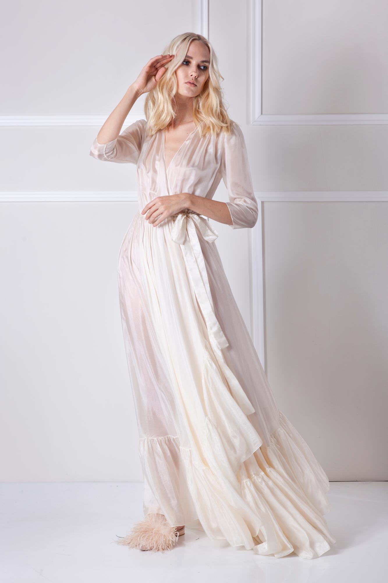  Into the mystic gown Amoralle