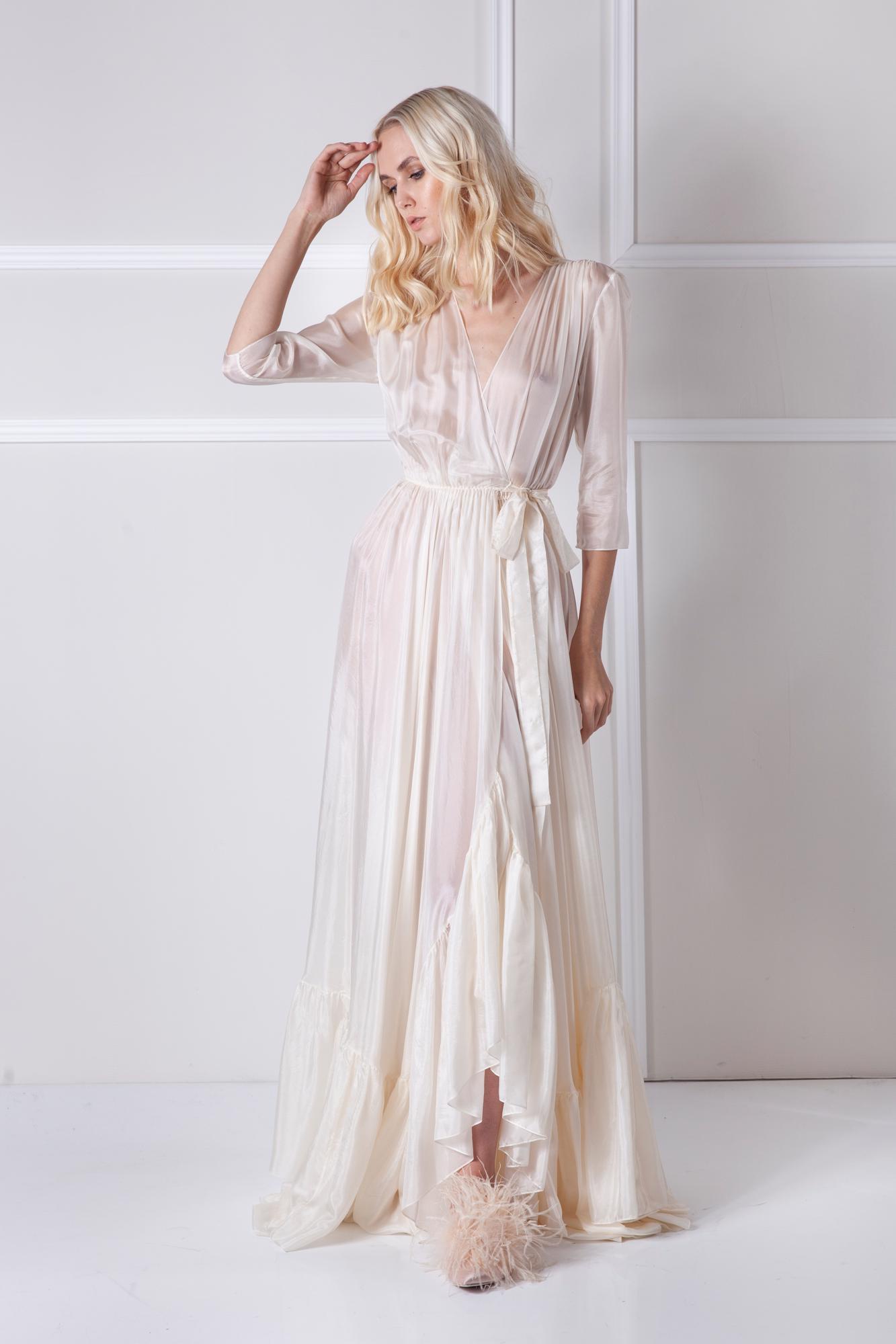  Into the mystic gown Amoralle