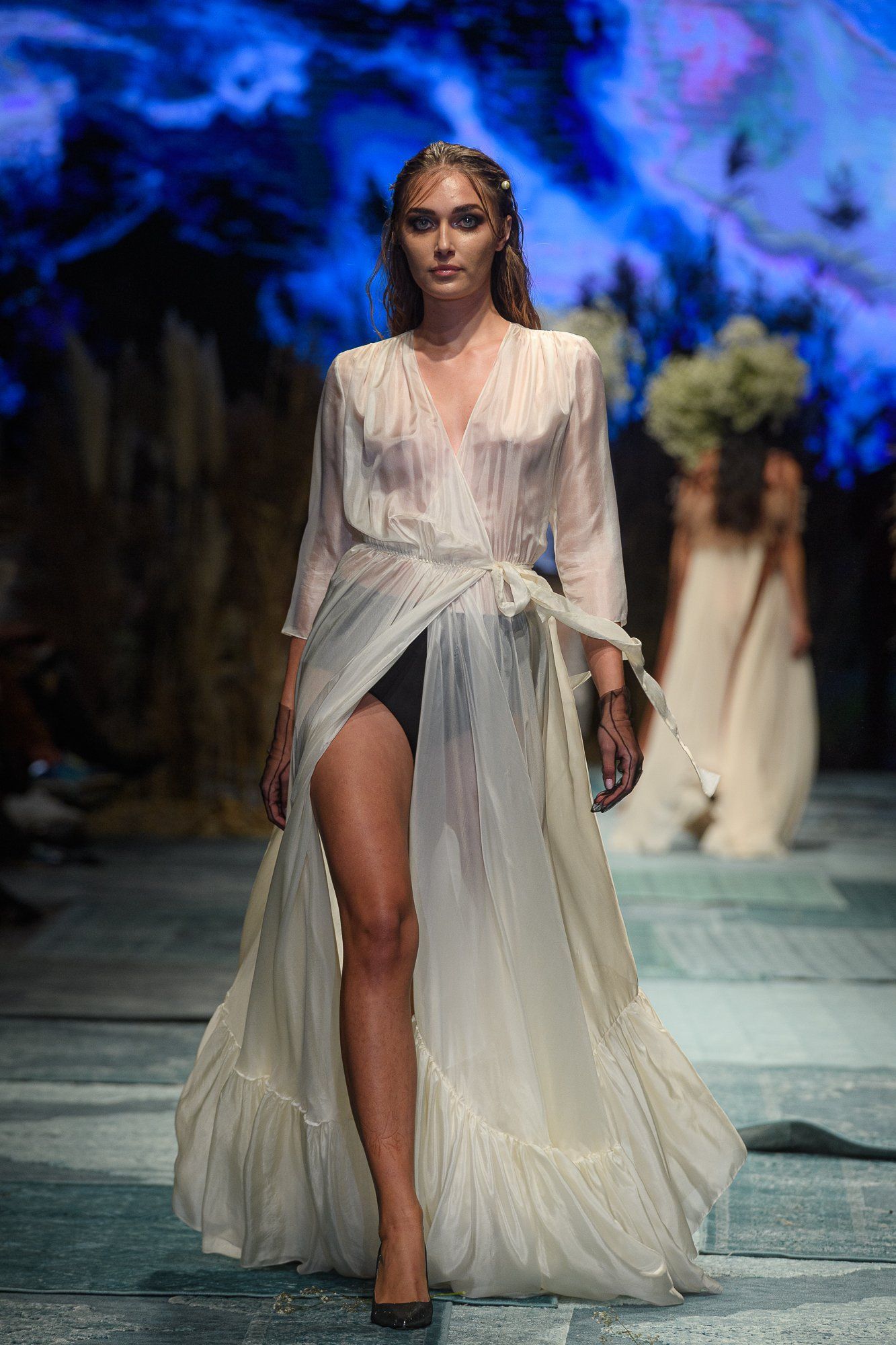  Into the mystic gown Amoralle